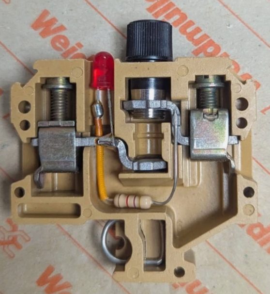 WEIDMULLER SAKS 1/32 G20 LD 24VDC Morsettiera 037142